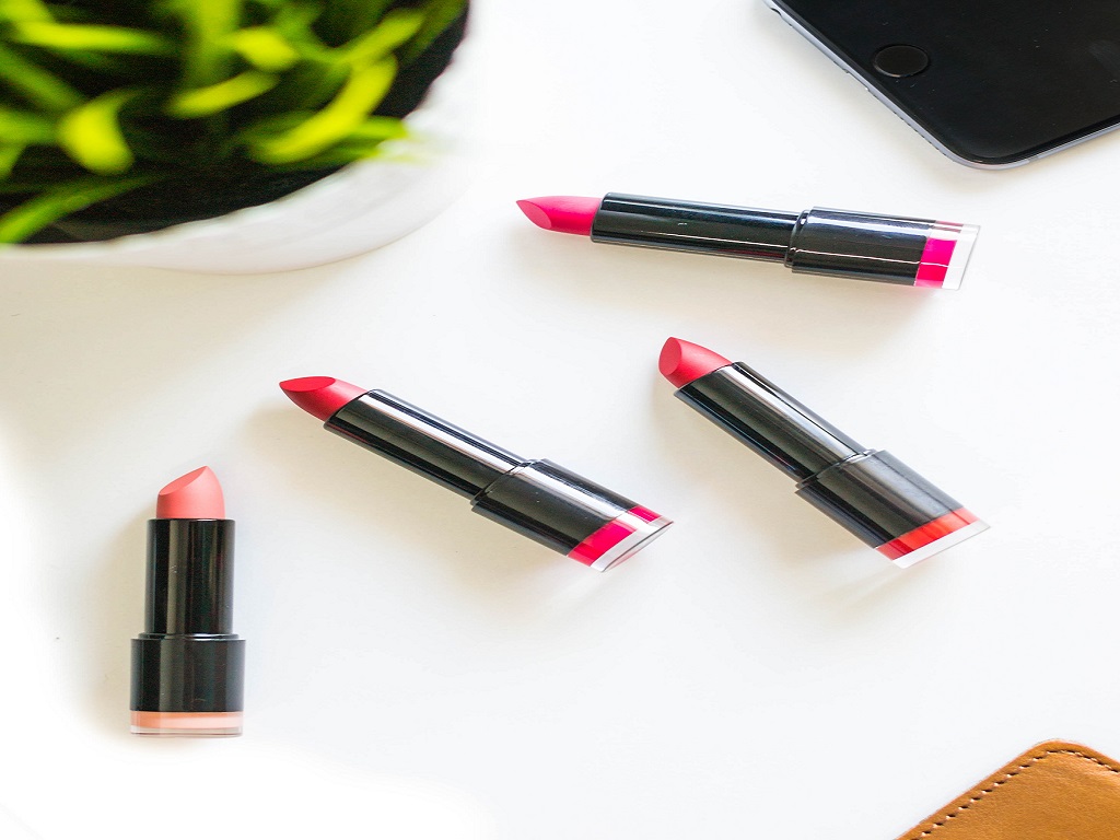 Cara Cepat Merubah Lipstik Matte Jadi Glossy yang Akan Membuat Penampilan Anda Lebih Menarik 3