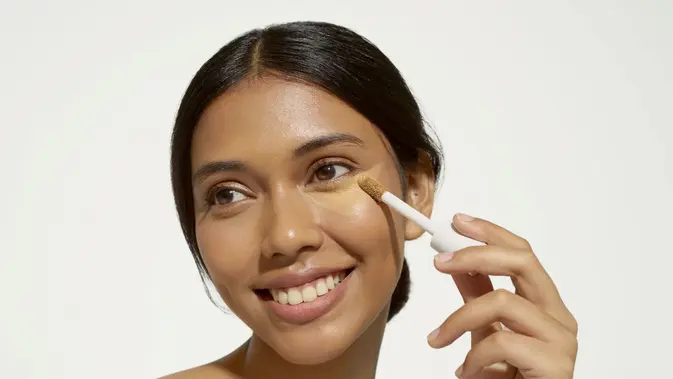 5 Manfaat Penting Face Concealer, Produk yang Wajib Ada di Tas Makeup 2