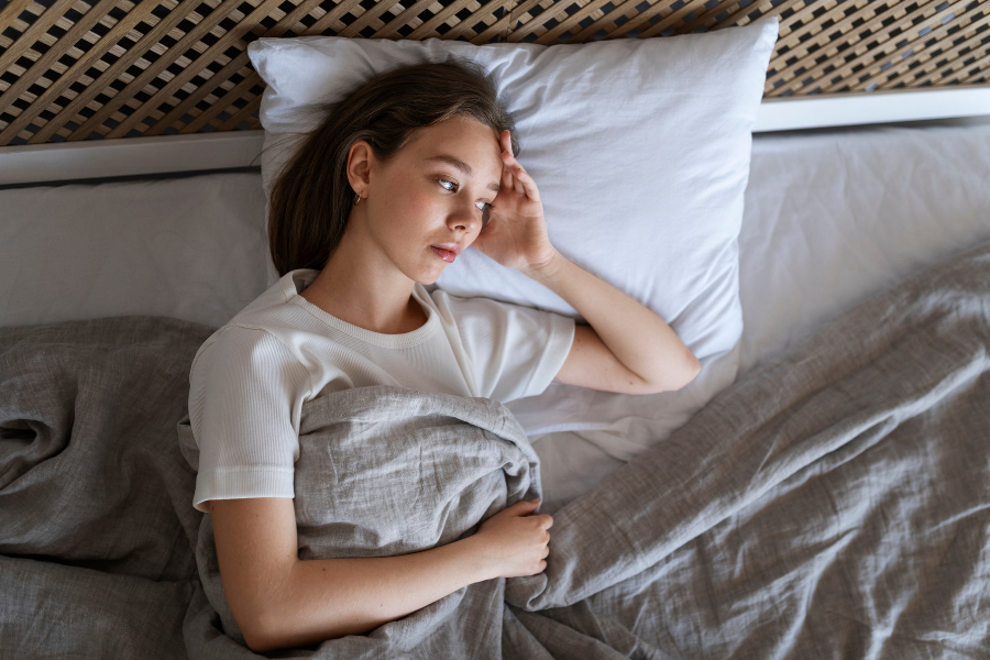 7 Penyebab Susah Tidur Karena Pikiran Aktif di Malam Hari 3 ciri-ciri susah tidur akibat pikiran