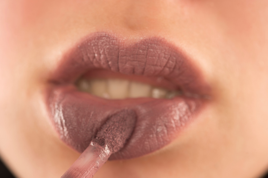 warna lipstik yang sebaiknya dihindari untuk bibir gelap