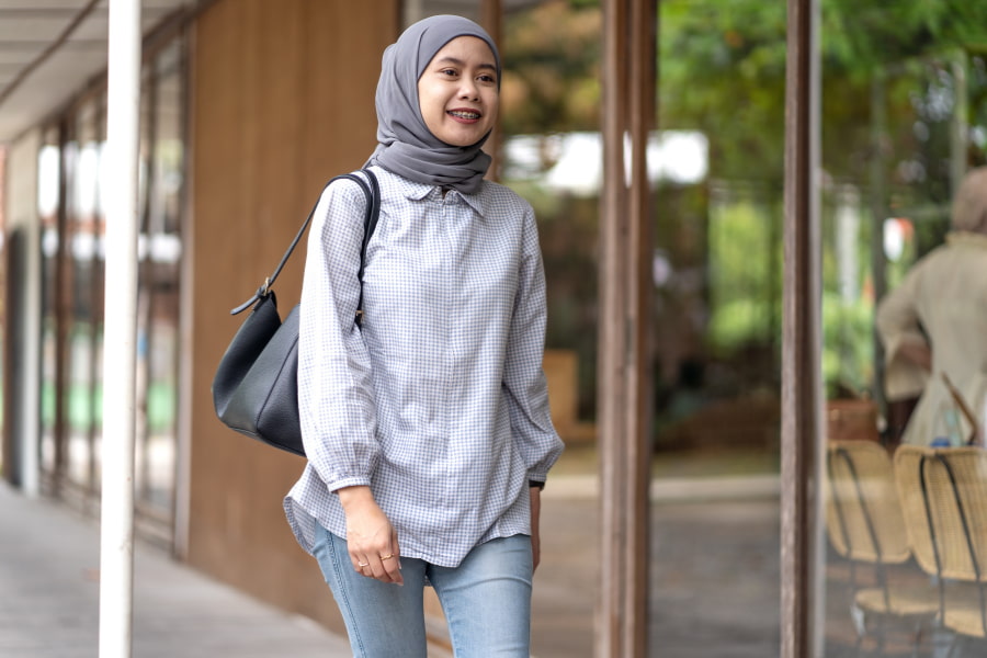 warna outfit kantor hijab yang mudah dipadukan